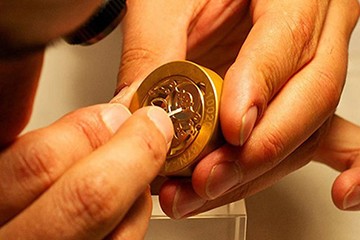 南昌欧米茄表冠掉了进水维修